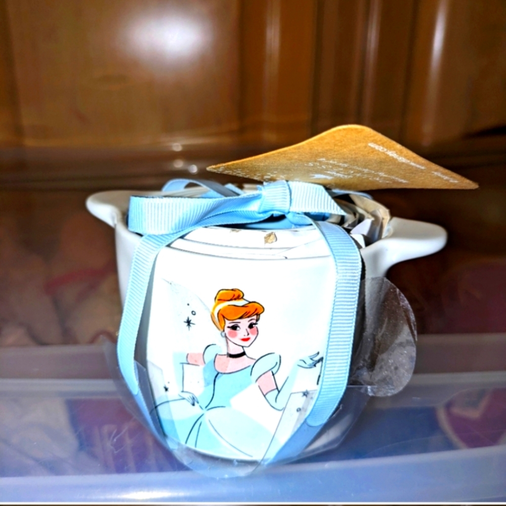Htf Rae Dunn Disney's Cinderella Measuring cups. Never used nwt